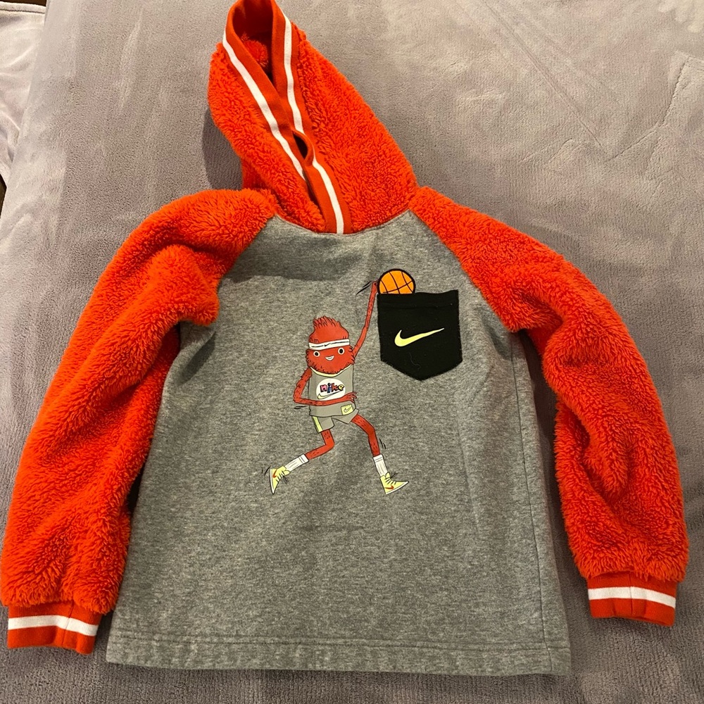 Nike Kids Boys size 6/m 110-116 cm   5-6 years